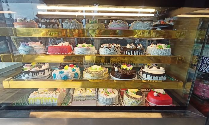 THE BAKERY BOX best cake